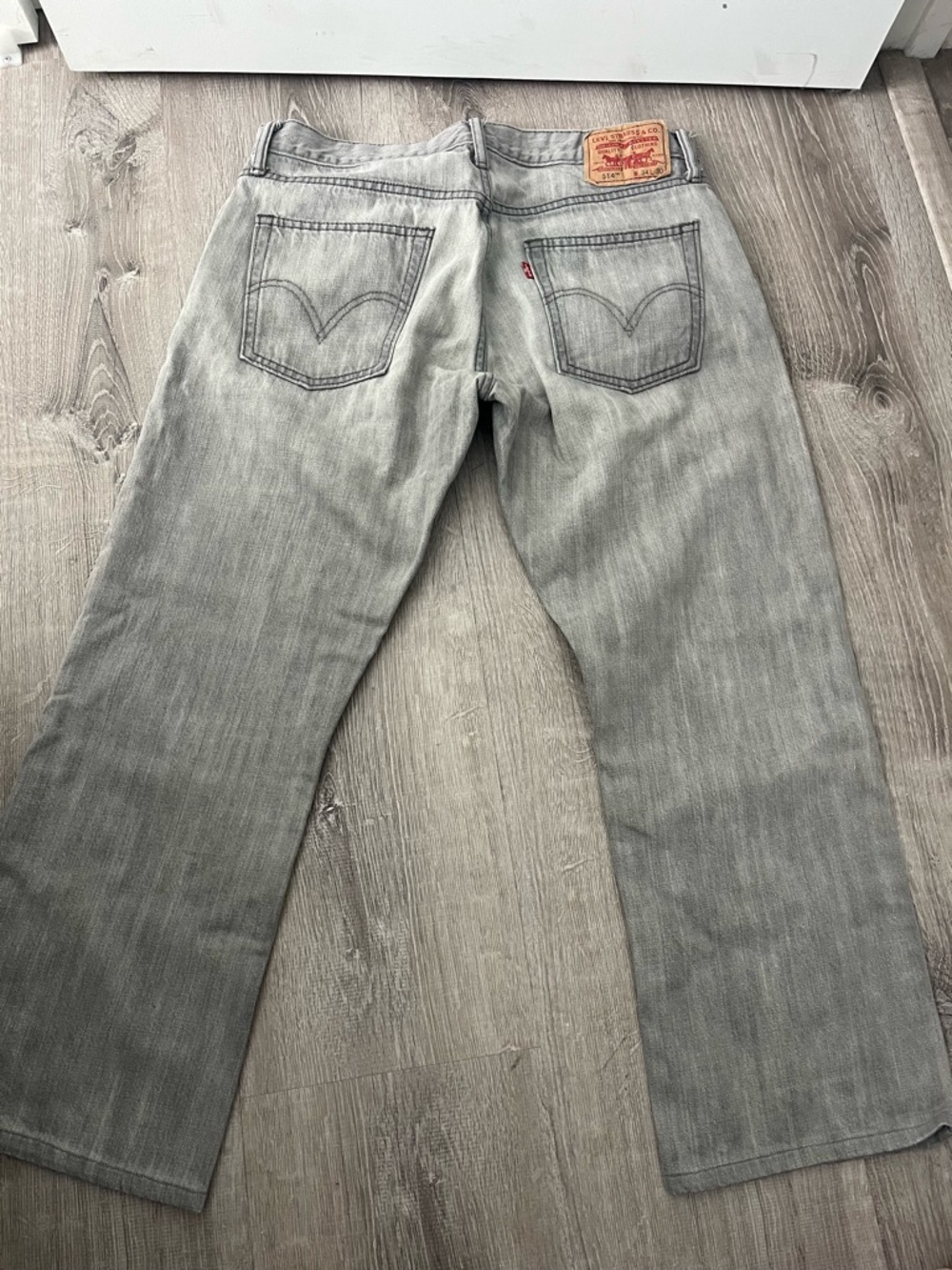 Levi's 514 Straight Men's Jeans - Light Gray Wash - Picture 2 of 6